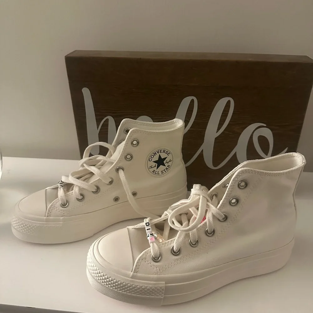 *NWOT* Converse Women's Off-White Platform Sneakers - Picture 1 of 7